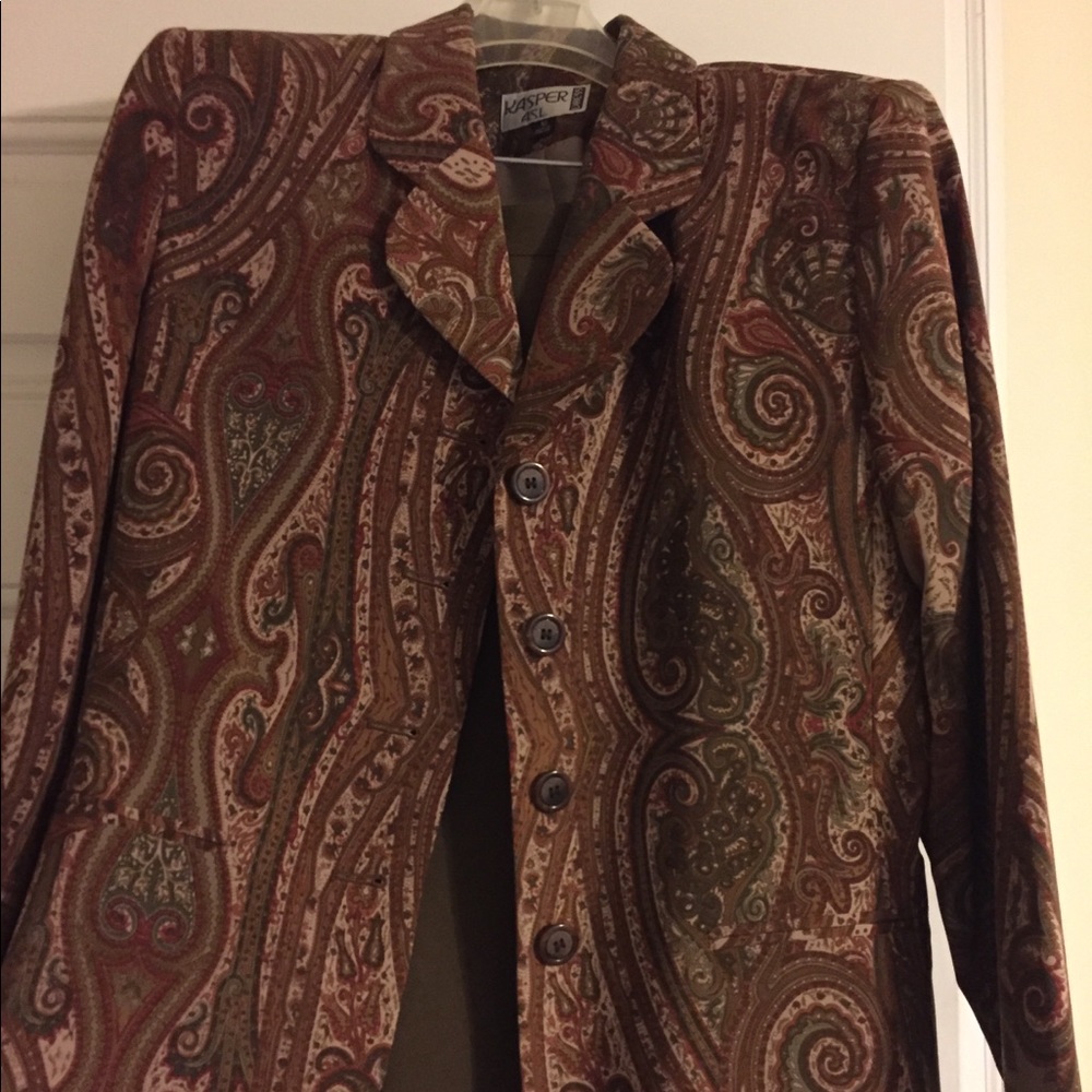 Women’s Skirt Suit